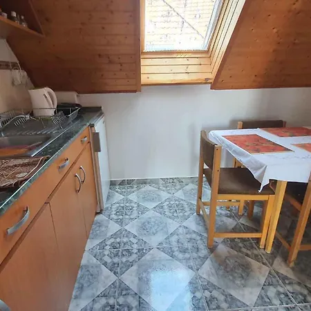 Apartman In Fonyod/balaton 18580 *